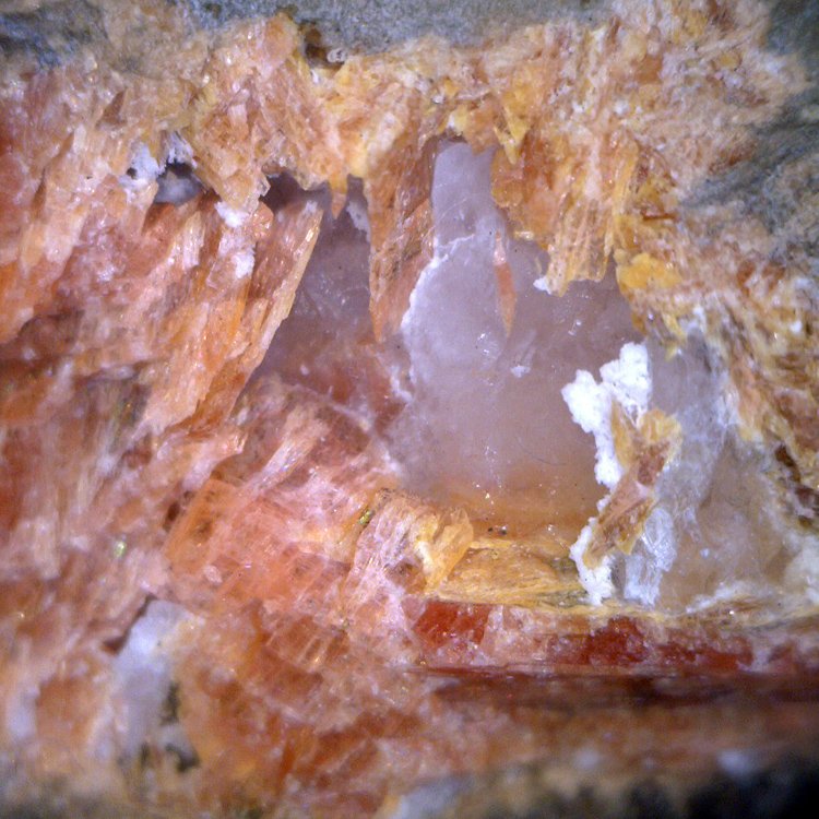 Pyroxmangite