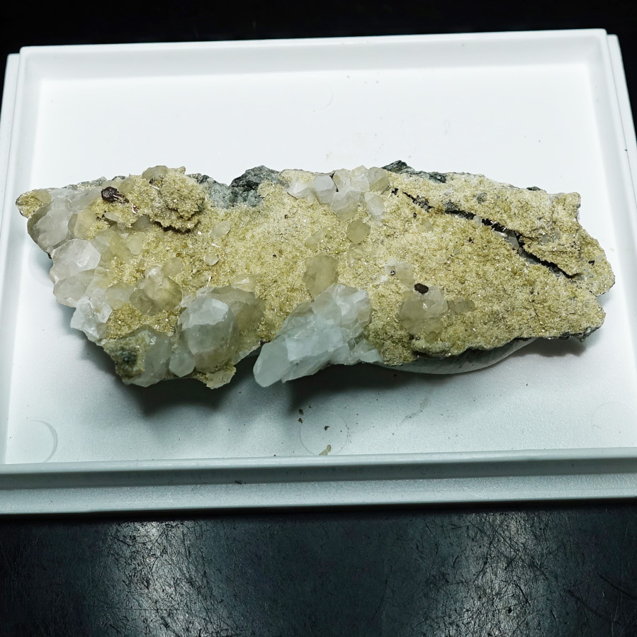 Sphalerite & Chalcopyrite & Epidote & Pumpellyite