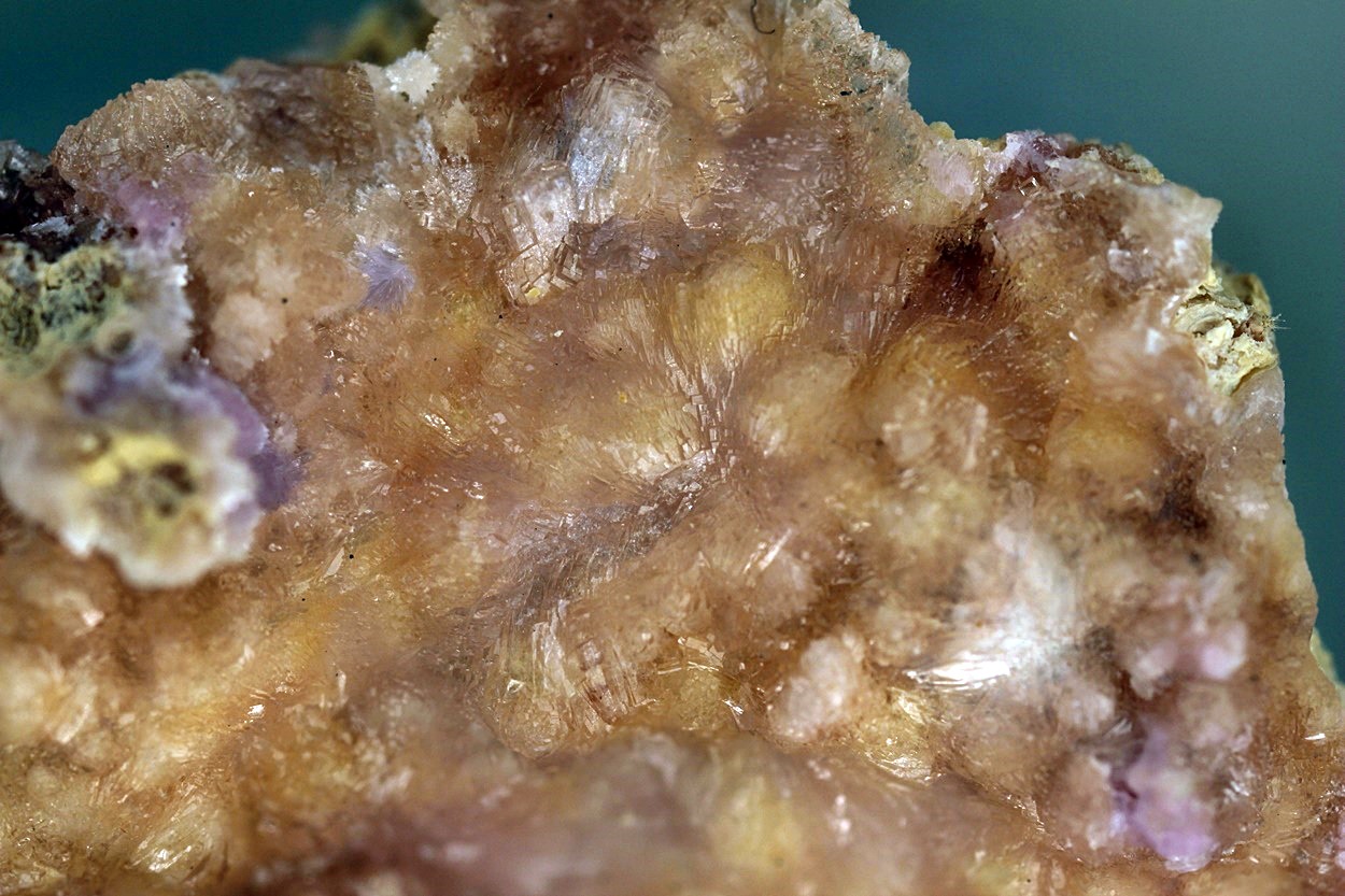 Geigerite & Villyaellenite