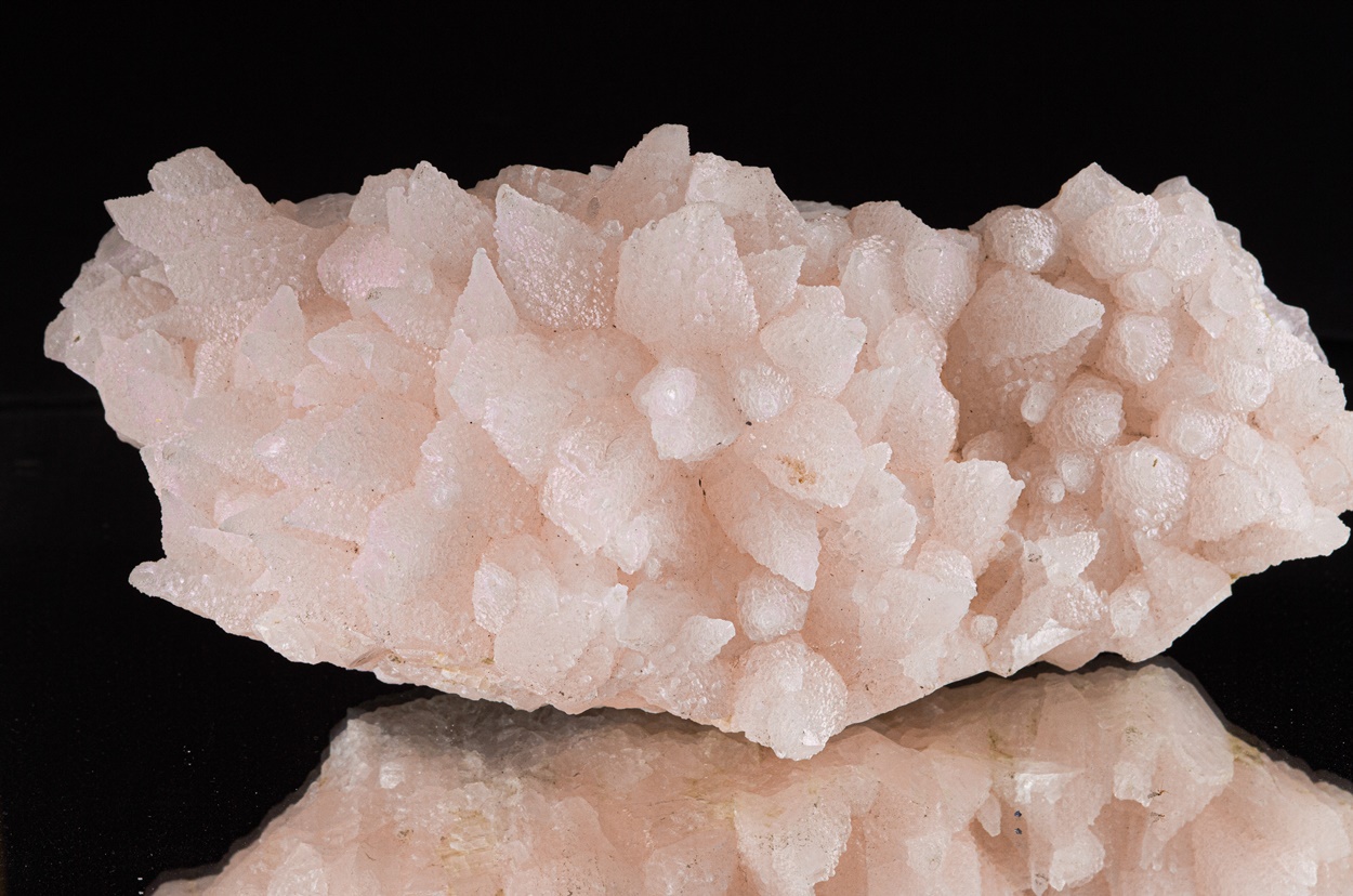 Manganoan Calcite