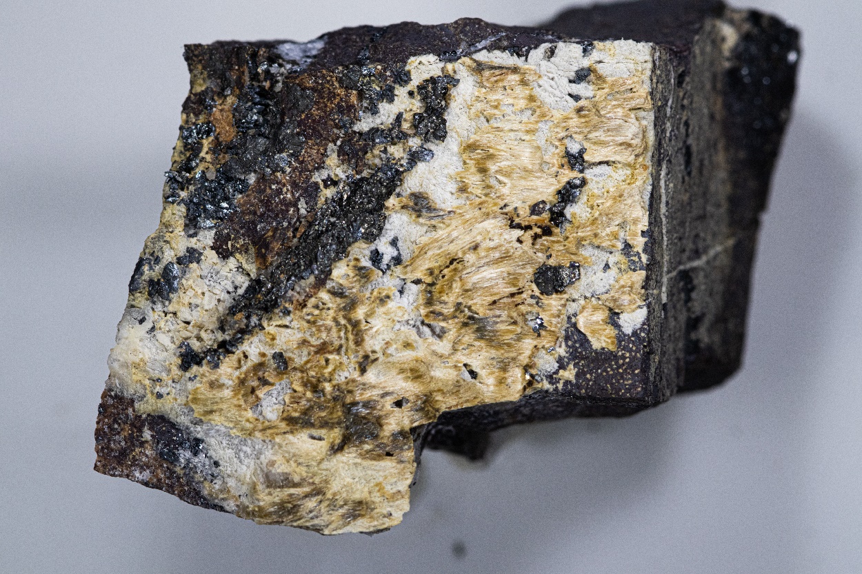 Johninnesite