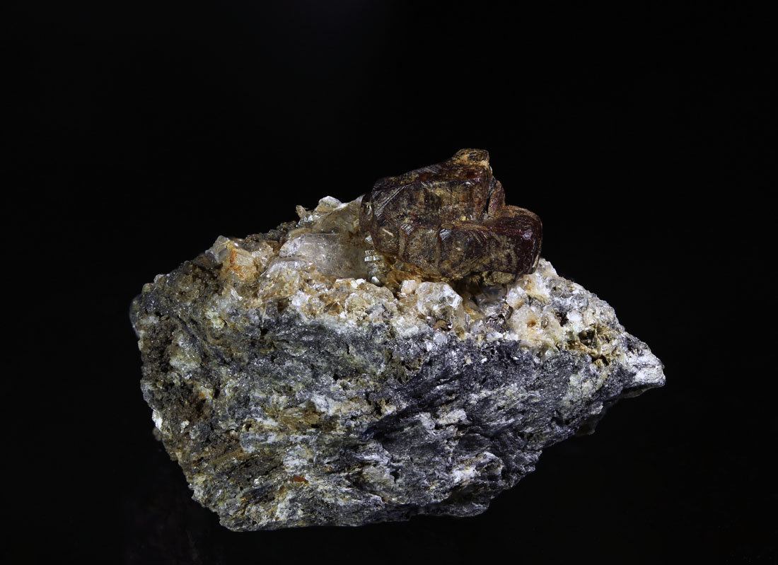 Axinite-(Fe)