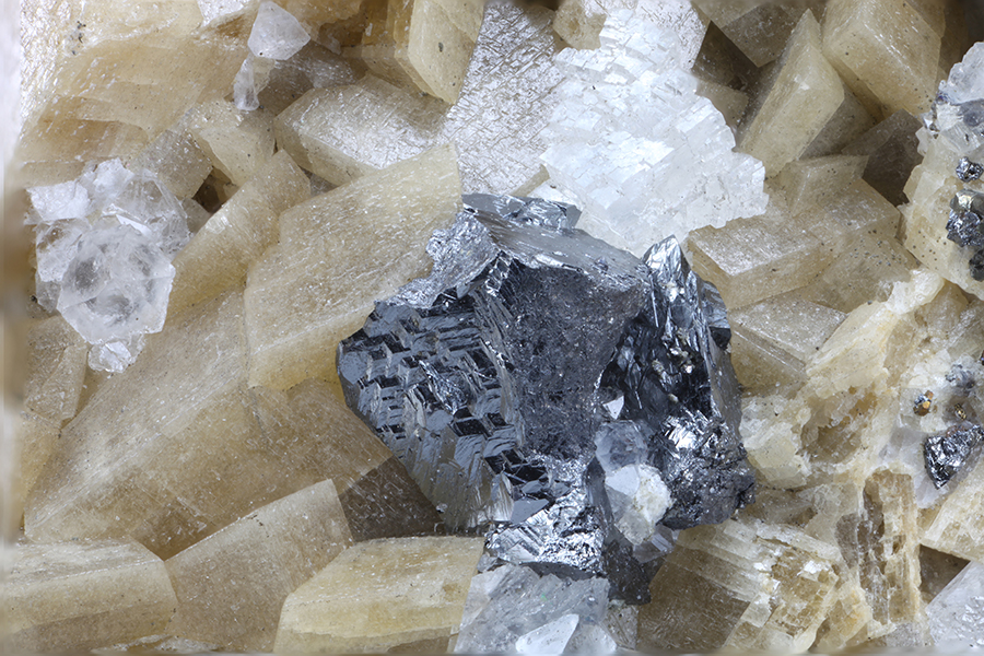 Pyrostilpnite Tetrahedrite & Siderite