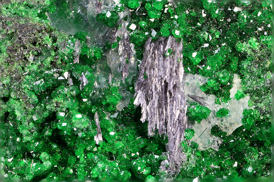 Shuiskite & Uvarovite