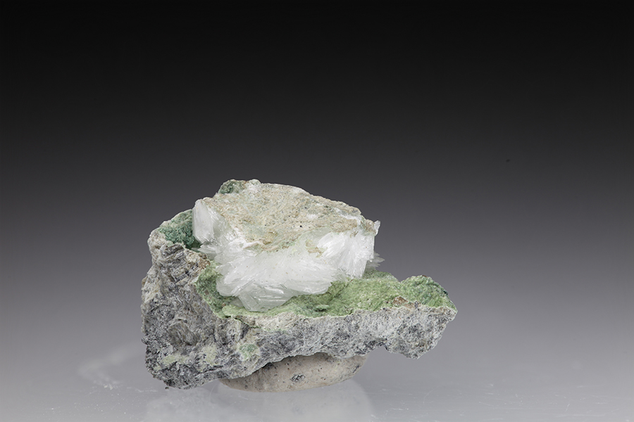 Pyroaurite-2H & Hydromagnesite