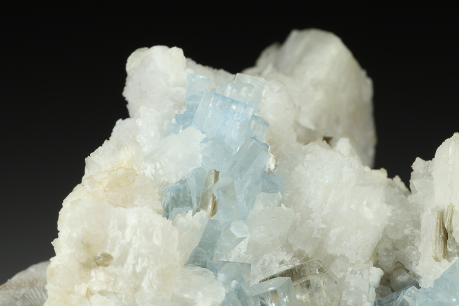 Beryl Var Aquamarine & Muscovite