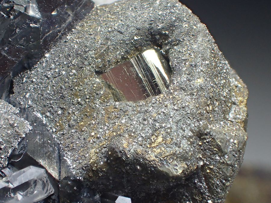 Chalcopyrite Sphalerite & Quartz