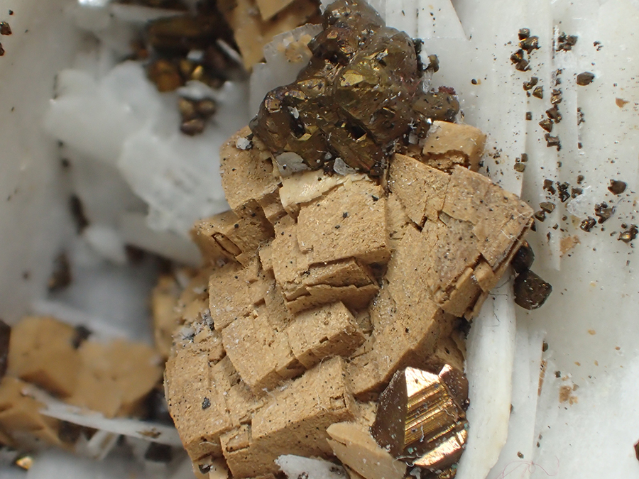 Baryte Chalcopyrite & Dolomite