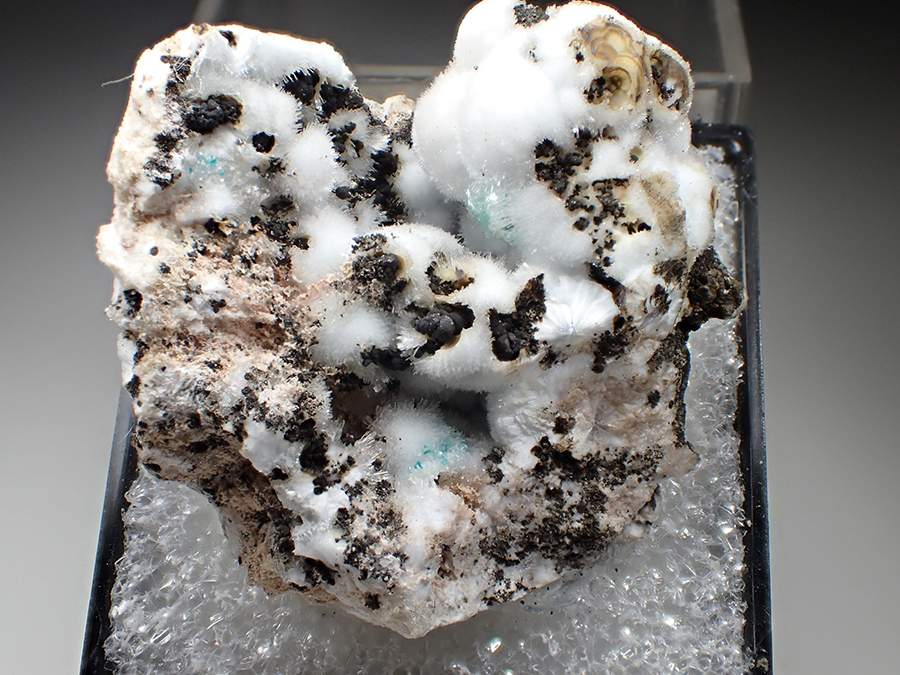 Hemimorphite & Smithsonite