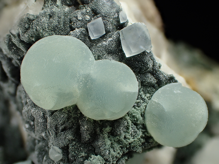 Prehnite Pumpellyite Julgoldite & Calcite