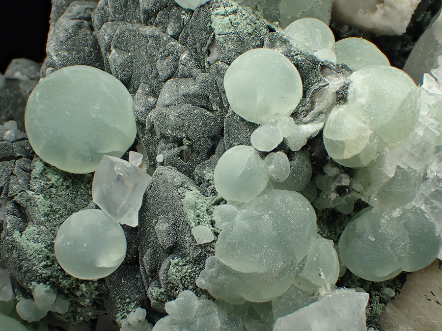 Prehnite Pumpellyite Julgoldite & Calcite