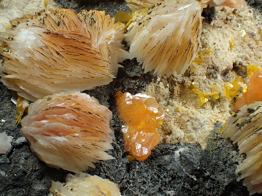 Wulfenite & Baryte