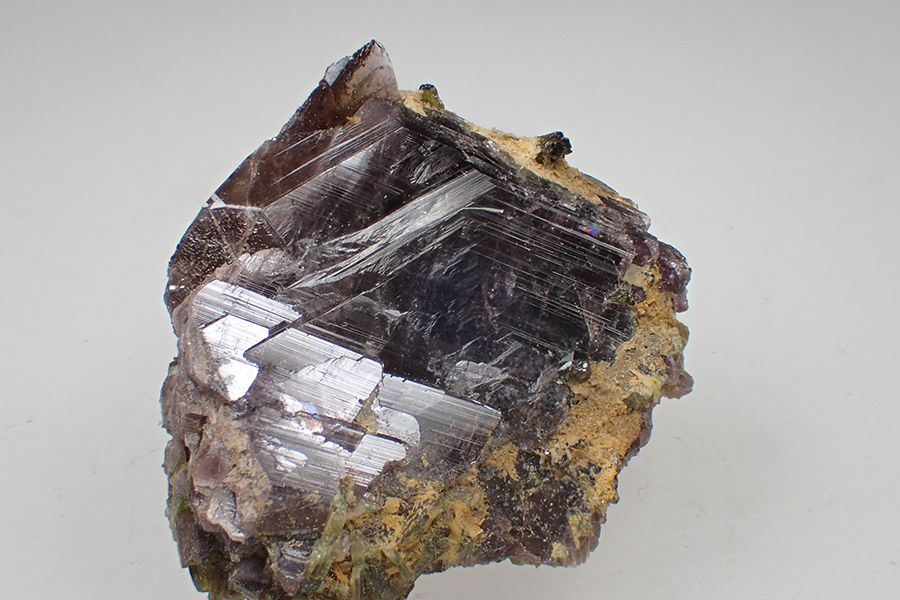 Axinite-(Mg)