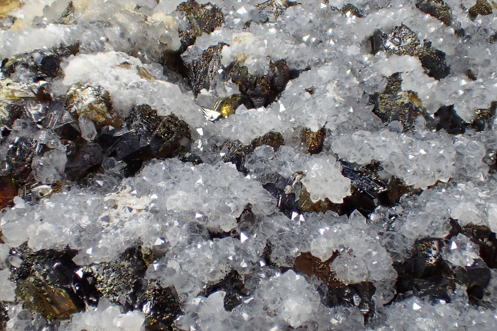 Sphalerite Quartz & Chalcopyrite