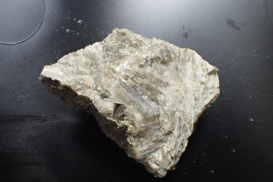 Fluorvesuvianite