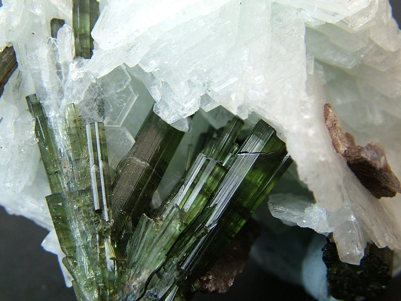 Elbaite With Cleavelandite