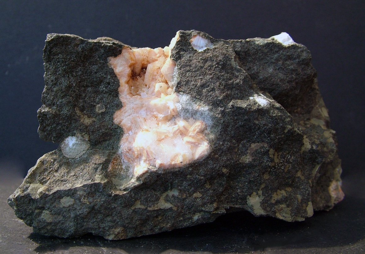 Gmelinite With Natrolite