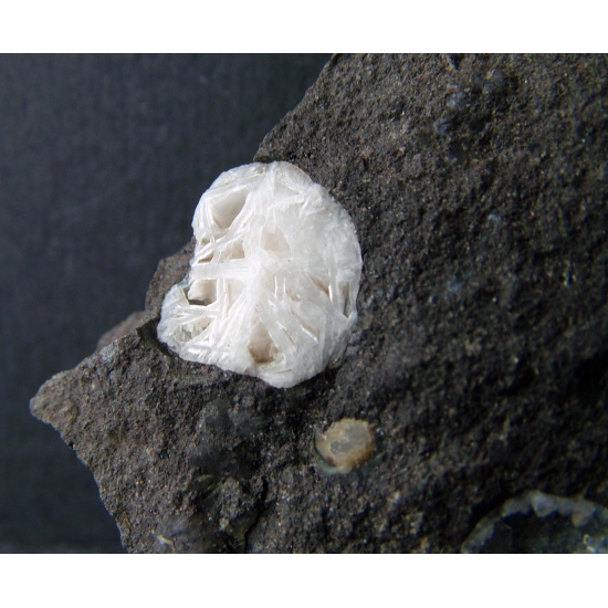 Lévyne With Offretite & Chabazite