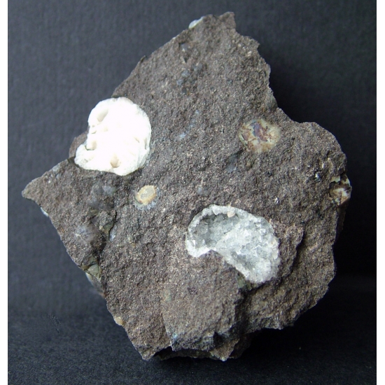 Lévyne With Offretite & Chabazite