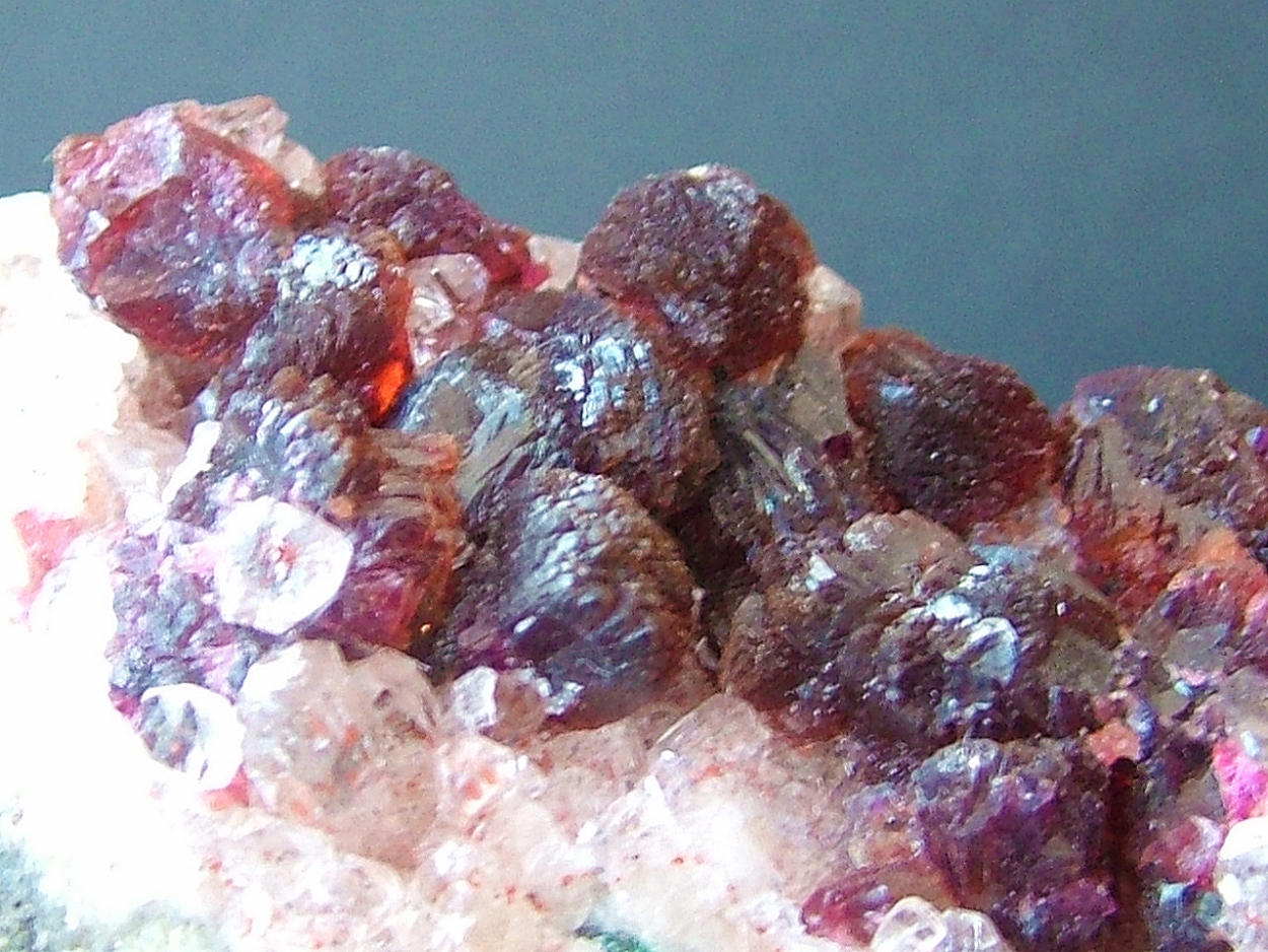 β-Roselite On Cobaltoan Calcite