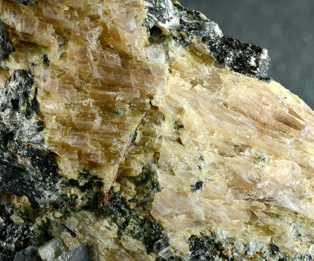 Fenaksite & Delhayelite