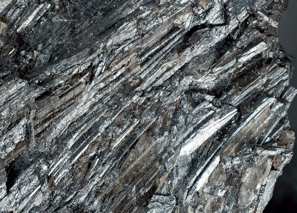 Ferrihollandite