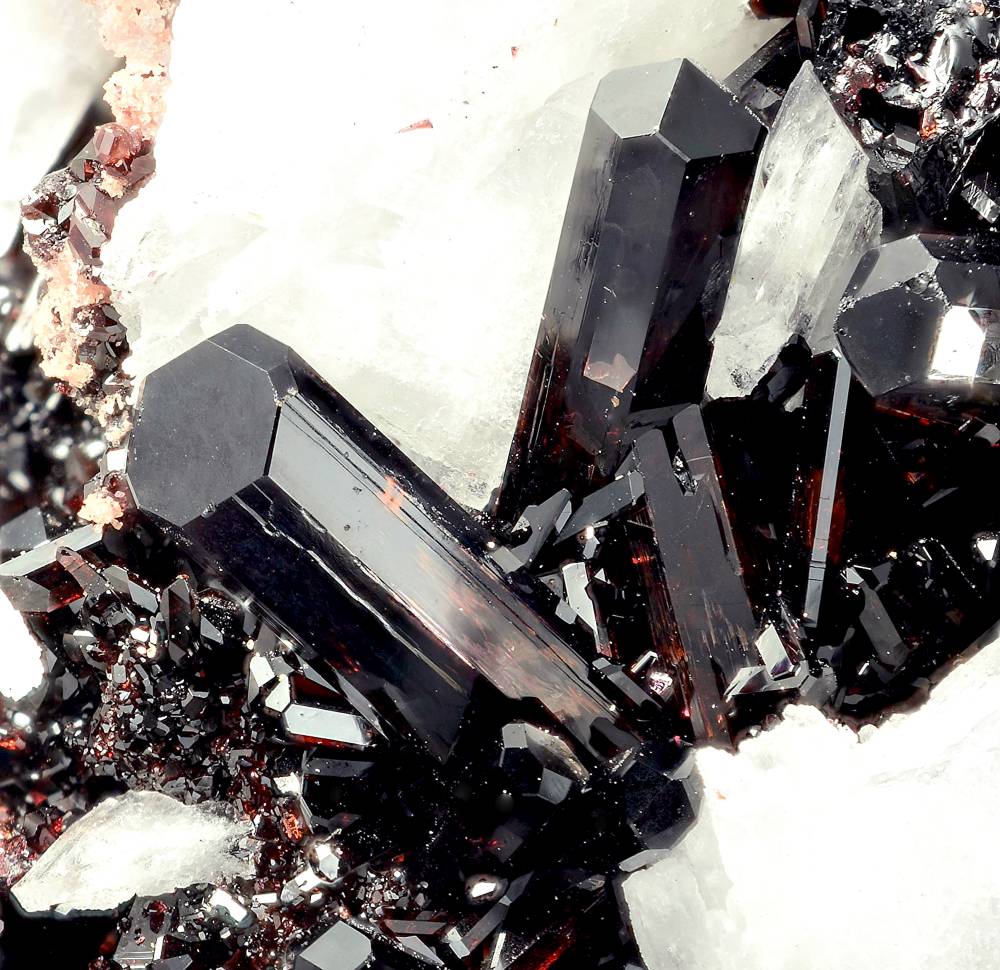 Manganvesuvianite