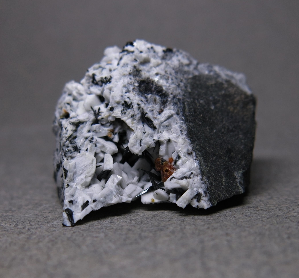 Ferrokentbrooksite & Titanite