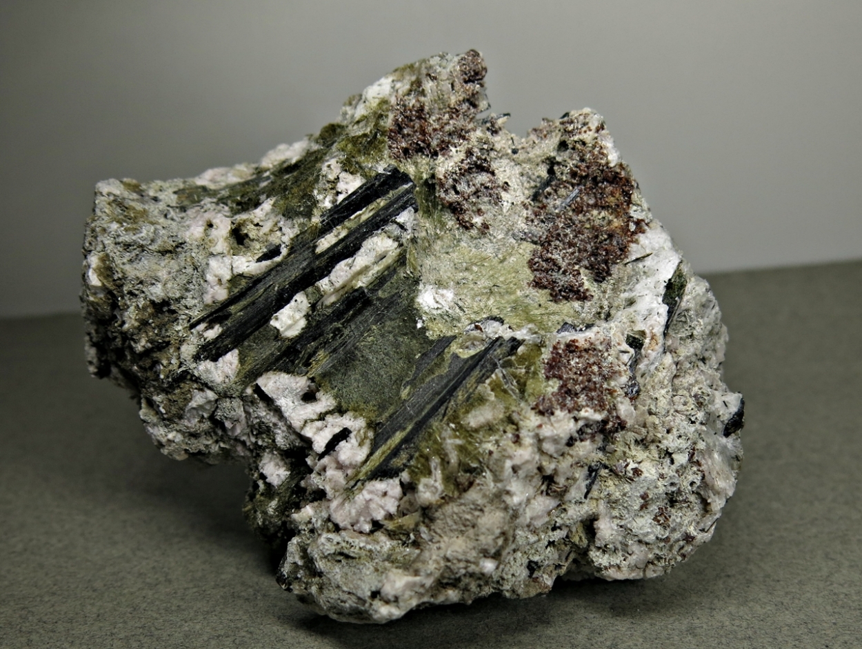 Rhodochrosite Leifite Ancylite-(Ce) Elpidite Fluorite Albite & Aegirine
