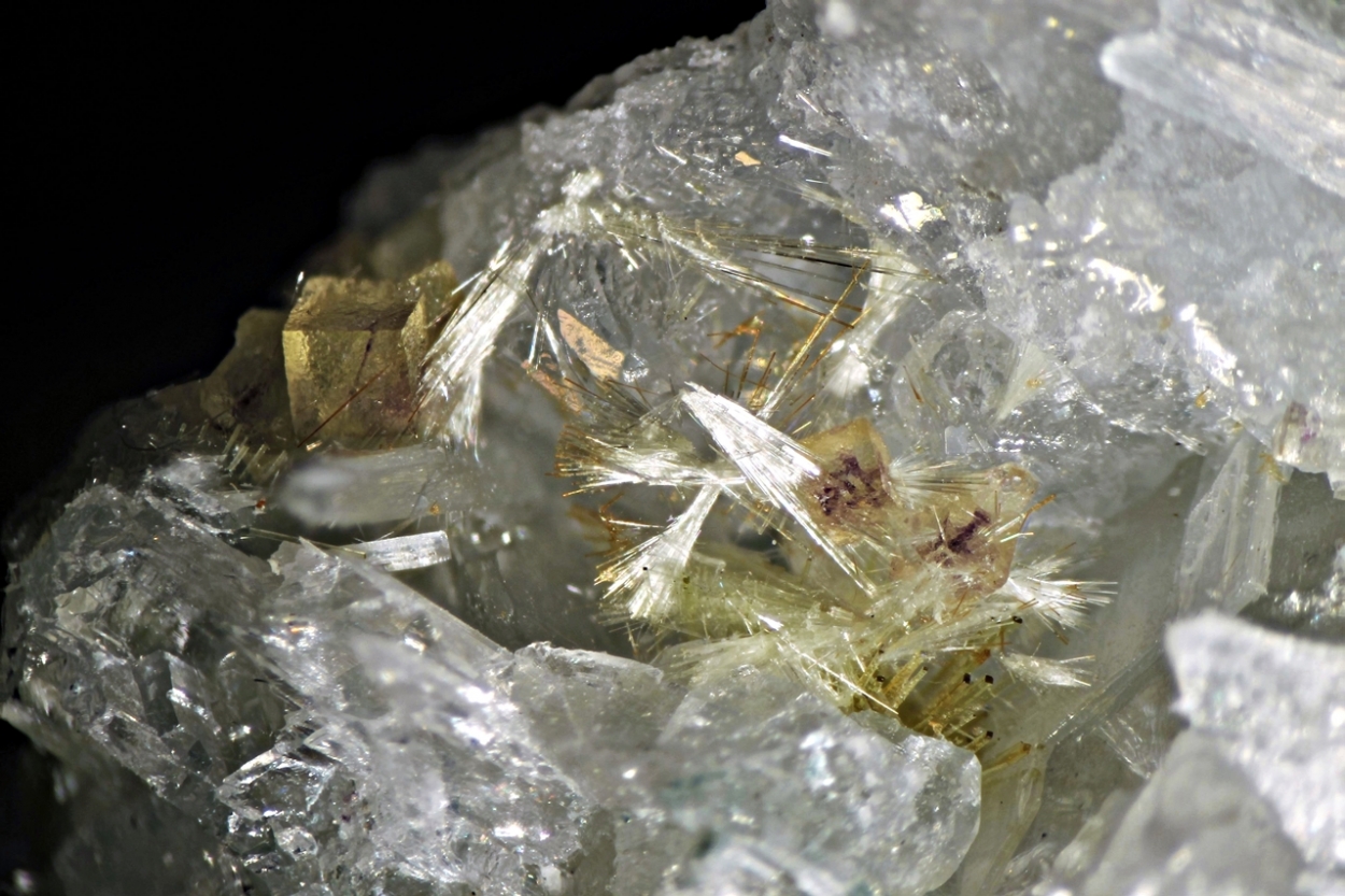 Vesuvianite Pectolite & Fluorite