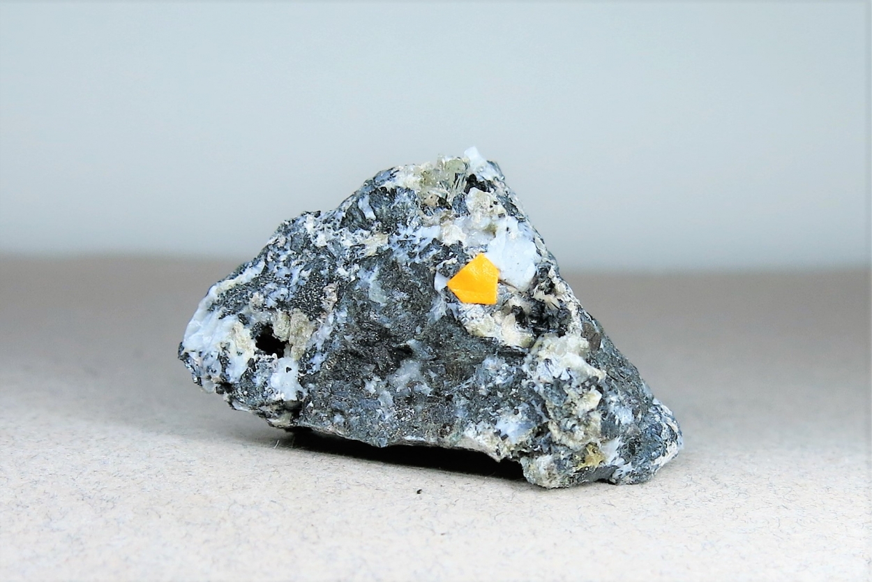 Lorenzenite & Leucosphenite