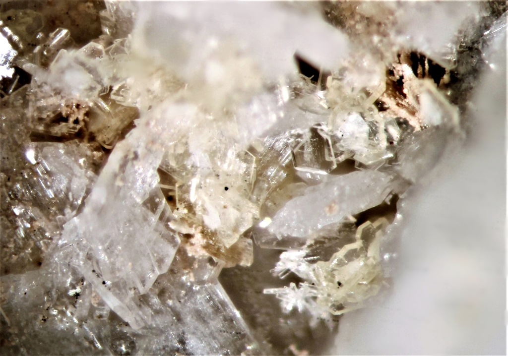 Alicewilsonite-(YCe) Synchysite & Brookite