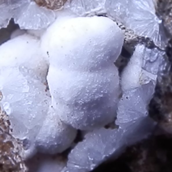 Tetranatrolite