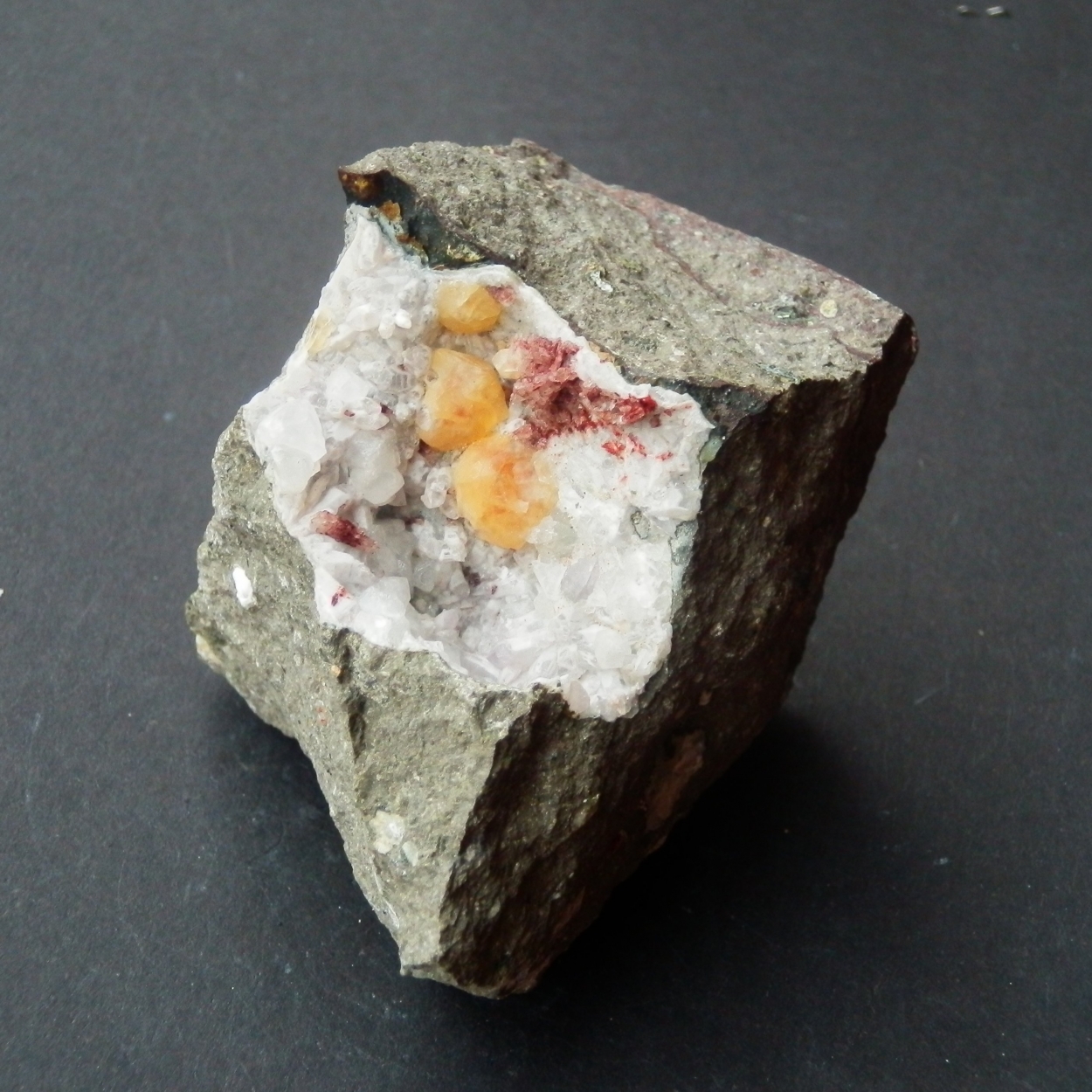 Epistilbite & Chabazite Var Phacolite