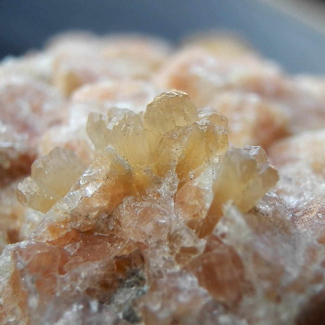 Chabazite-Ca & Stilbite