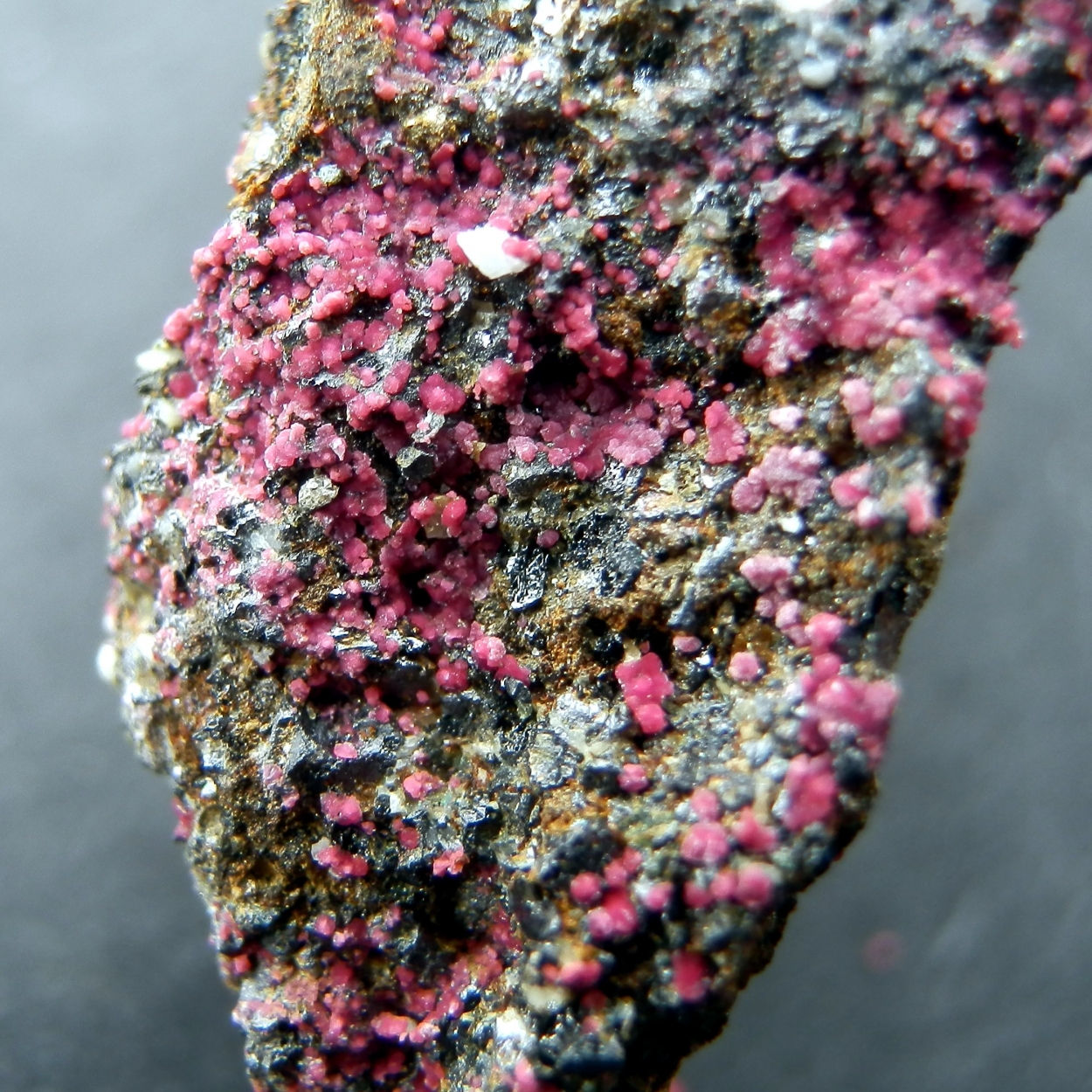 Erythrite