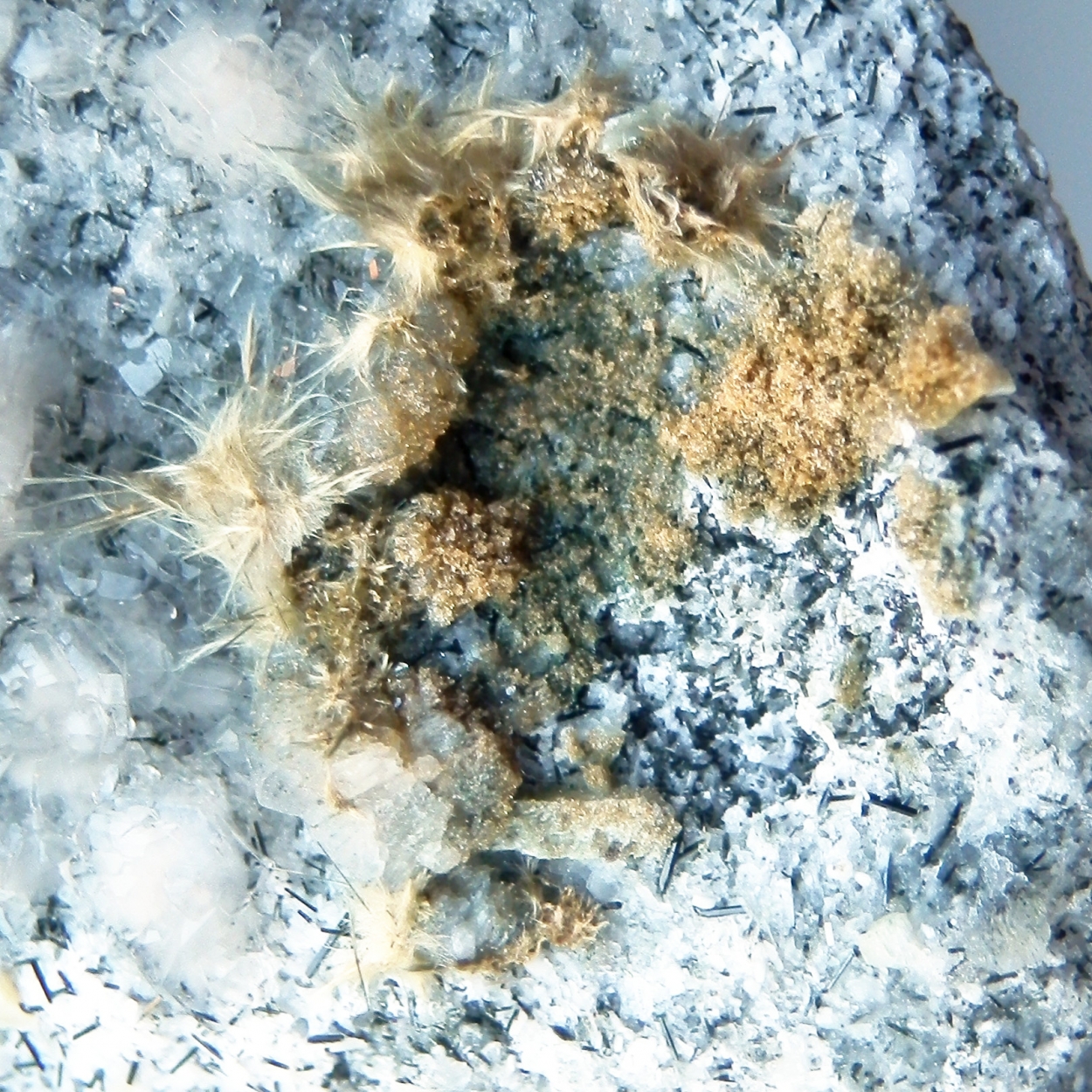 Sazhinite-(Ce) & Natrolite