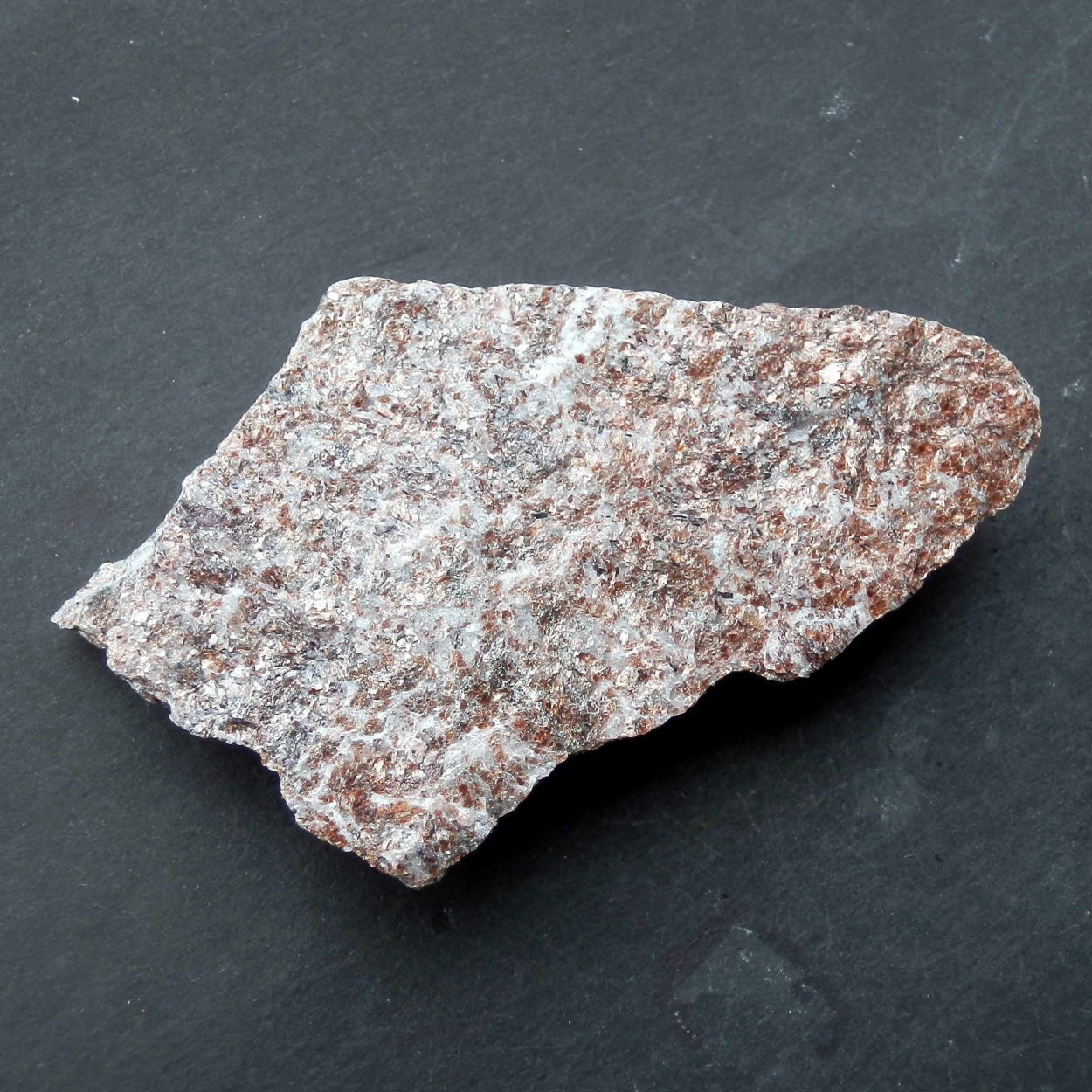 Alurgite