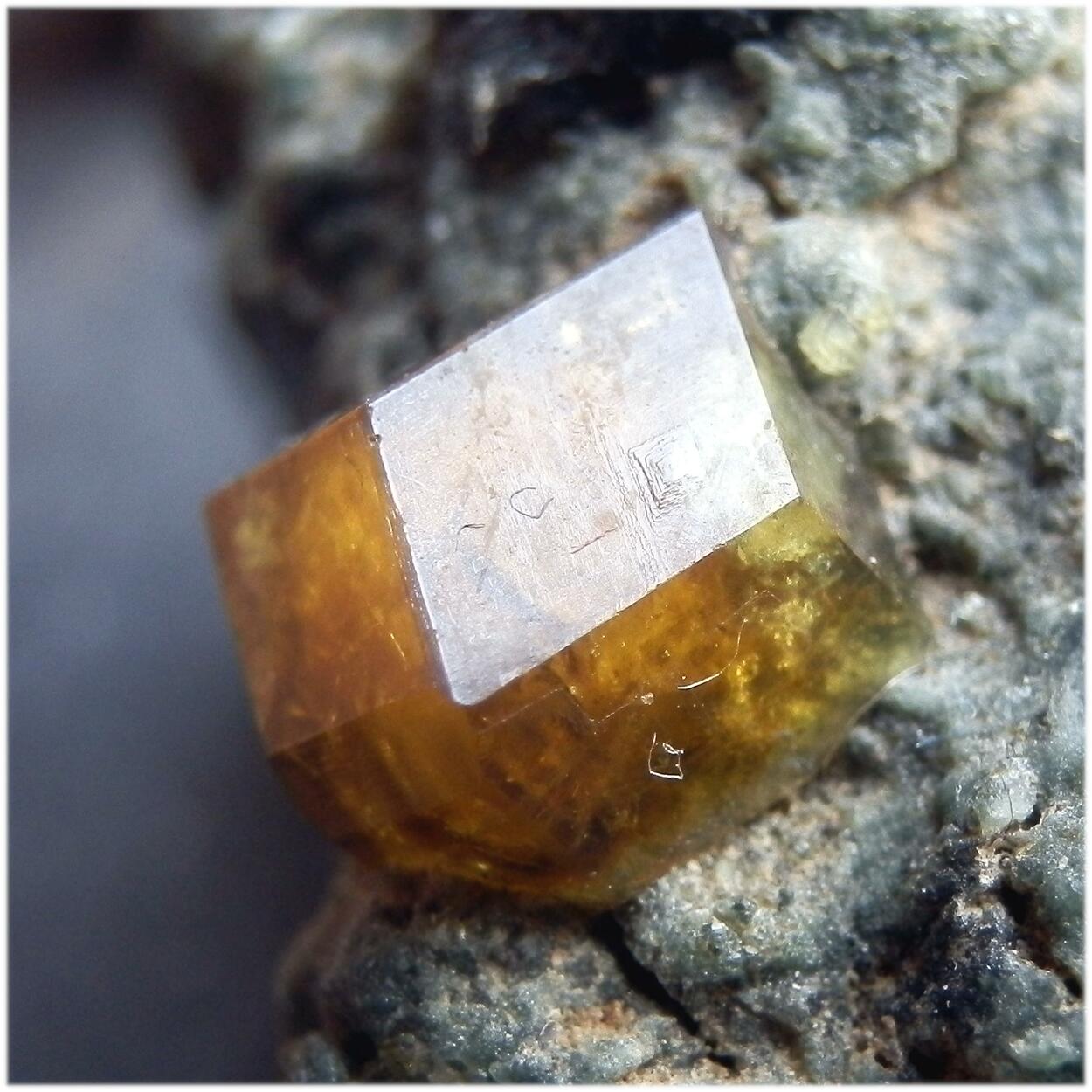 Topazolite