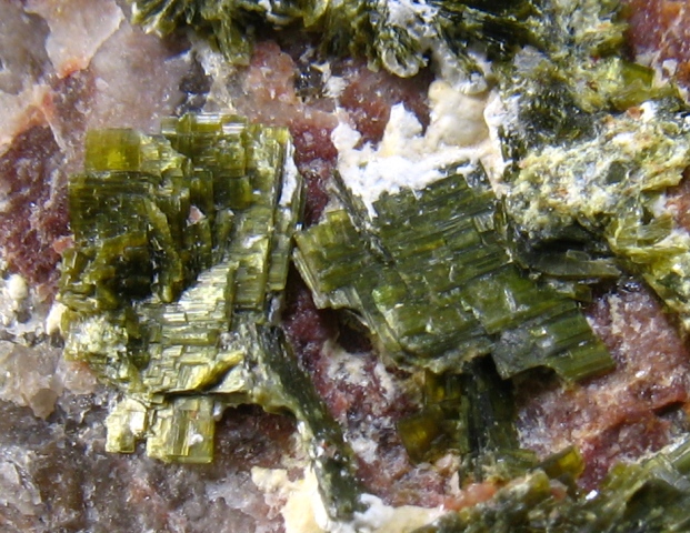 Saléeite Churchite-(Y) & Phosphuranylite