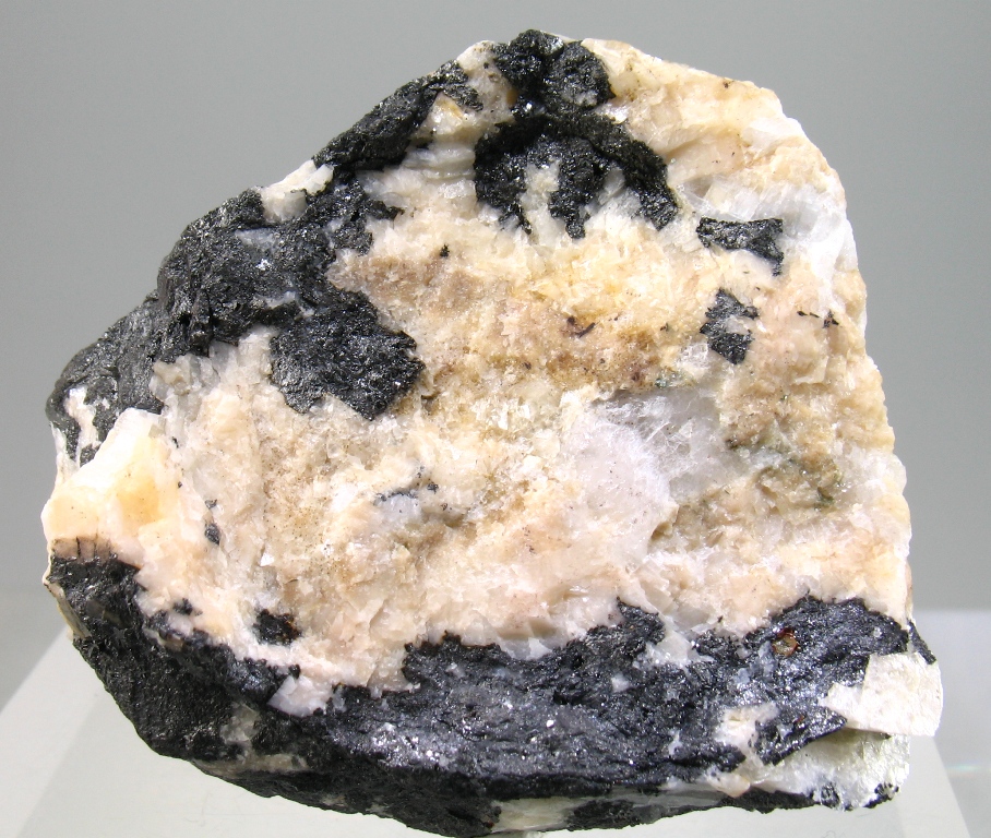 Apuanite