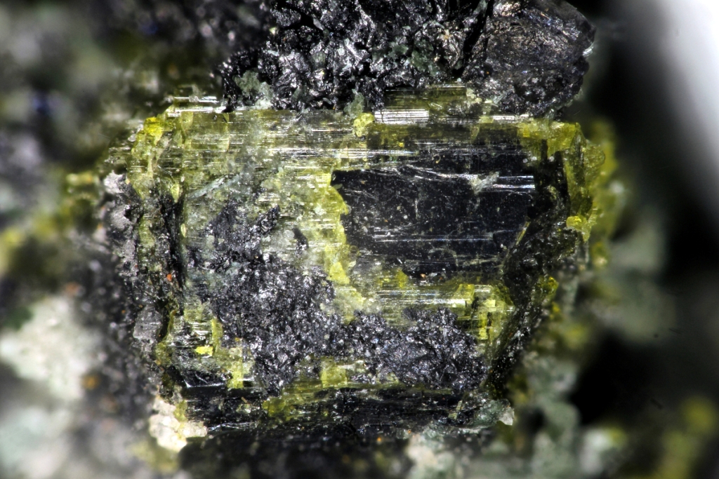 Allanite-(La)