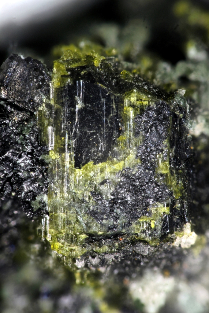 Allanite-(La)