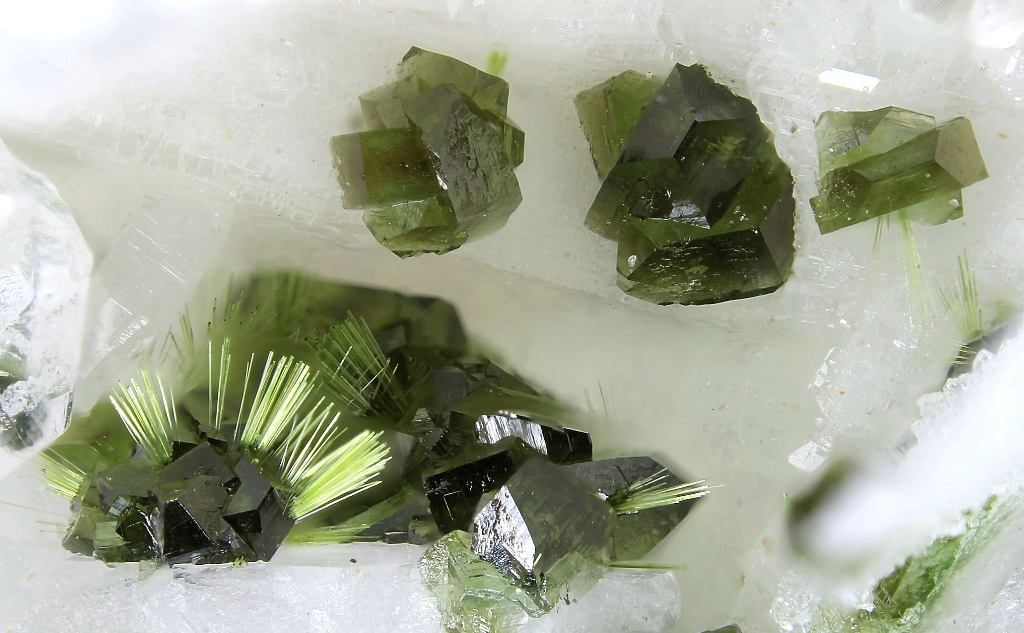 Agardite-(Ce) & Olivenite