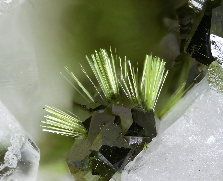 Agardite-(Ce) & Olivenite