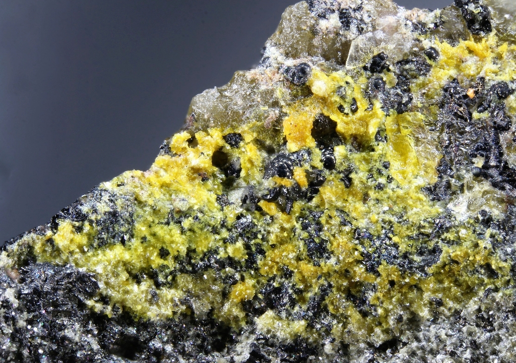 Hallimondite & Metakahlerite