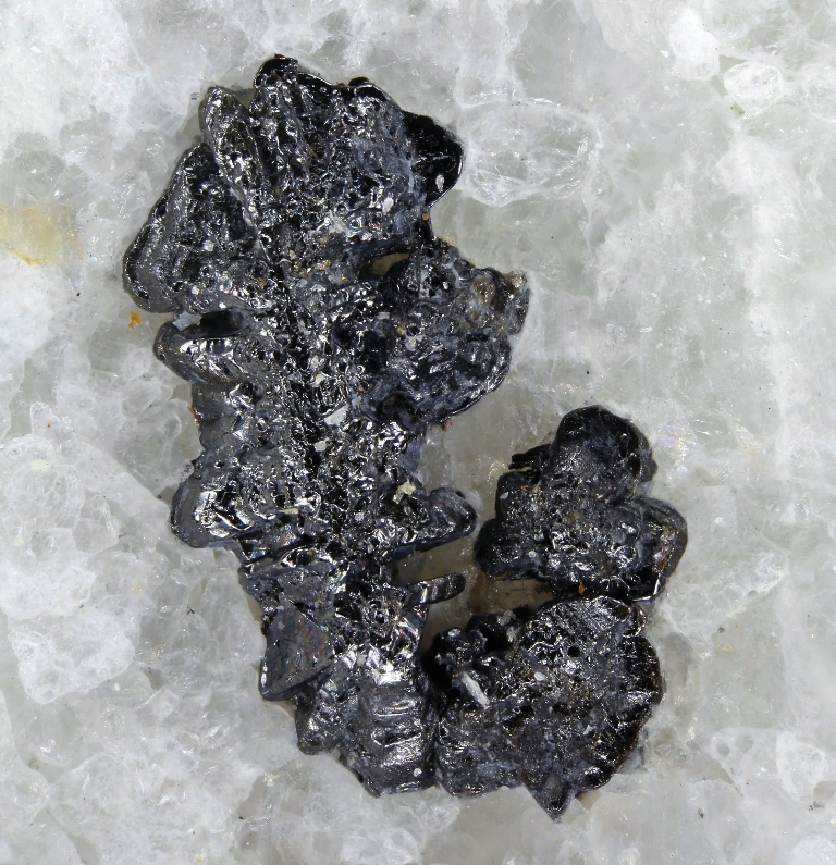 Tapiolite-(Fe)