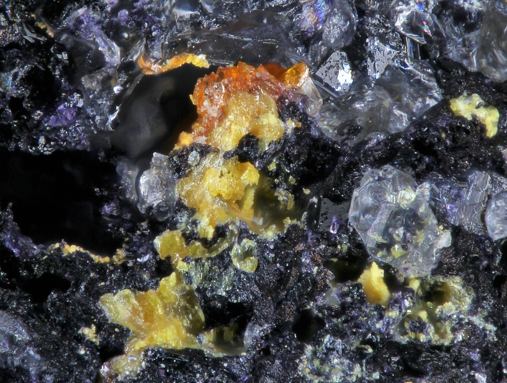 Uranosphaerite