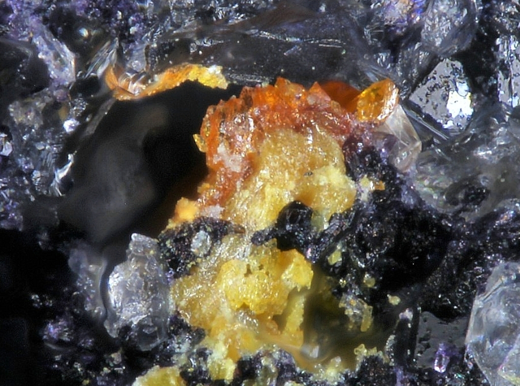 Uranosphaerite