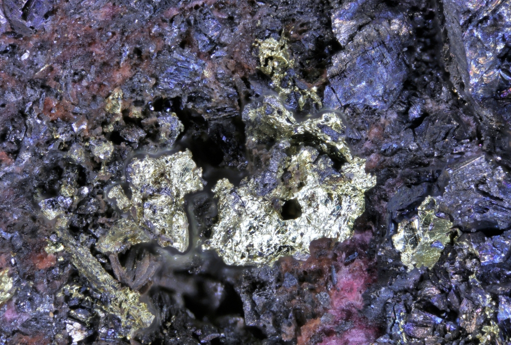 Native Gold & Erythrite Skutterudite